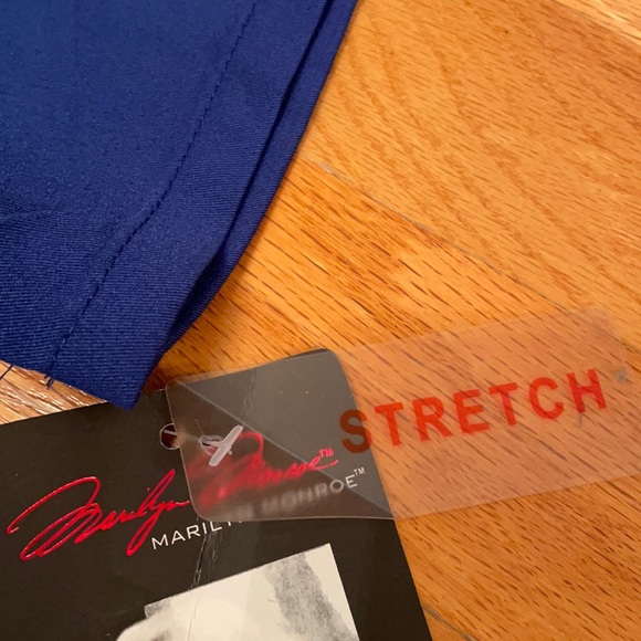 Marilyn Monroe Scrub Top by Medichic . Size XS. Galaxy Blue . NWT!! - Picture 4 of 8